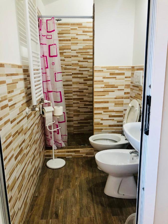 Far West Hotel Джиноза Екстериор снимка